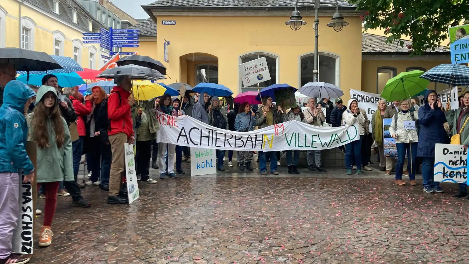 260518-Demo Ententeich Naturschutzgebiet Ententeich: 300 Klimaschützer protestieren gegen Pläne der Stadt brühl